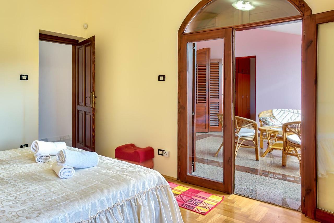 Villa Valentina Premantura Exteriör bild
